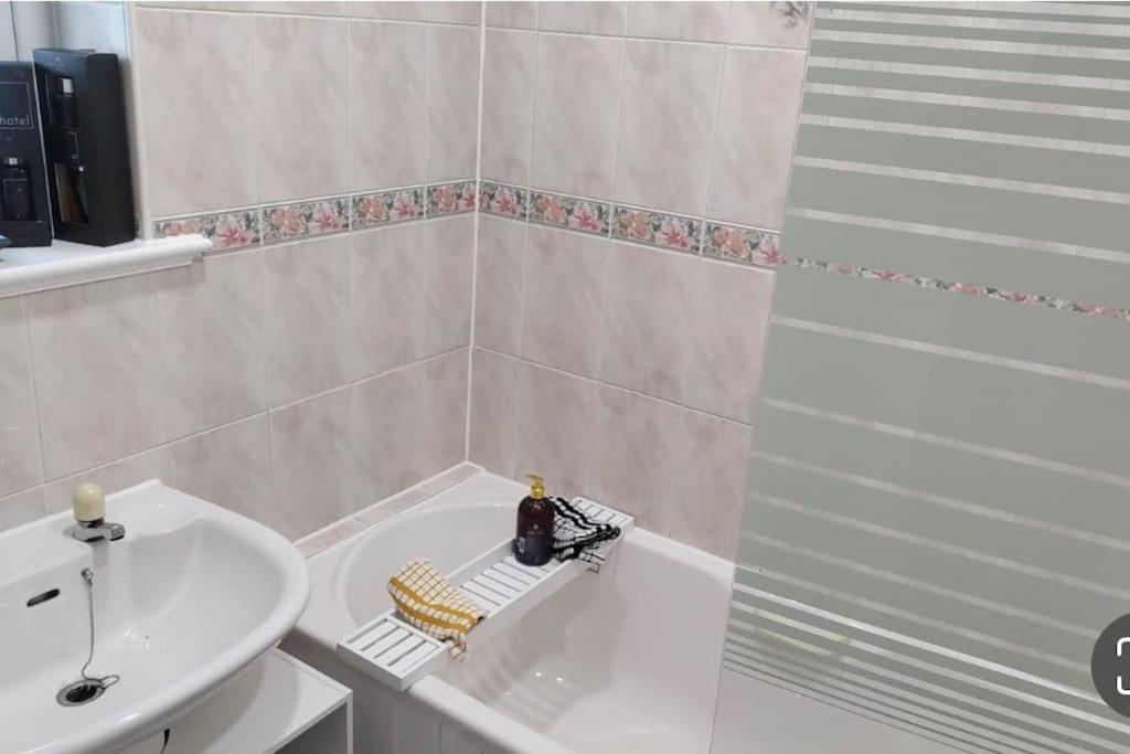 Entire Charming 5-Bed House In Darwen Blackburn Bb1 Free Parking Roadside Rishton Luaran gambar